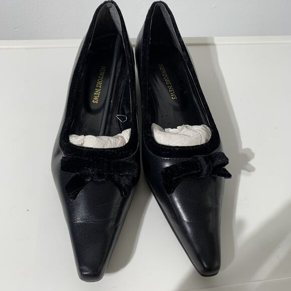 Newport news black leather velvet with bow pointy flat shoes size 7 B - Picture 1 of 7